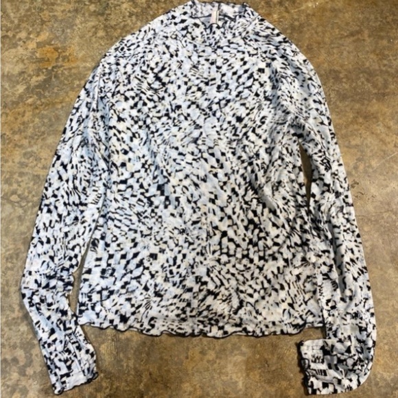 Free People Movement High Jump Long Sleeve Top. Size medium - Picture 2 of 4